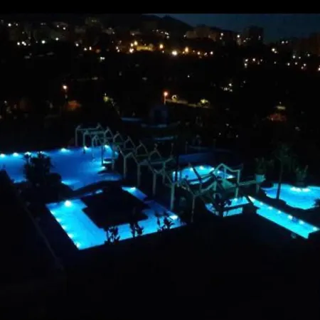 Benalbeach Complex דירה *